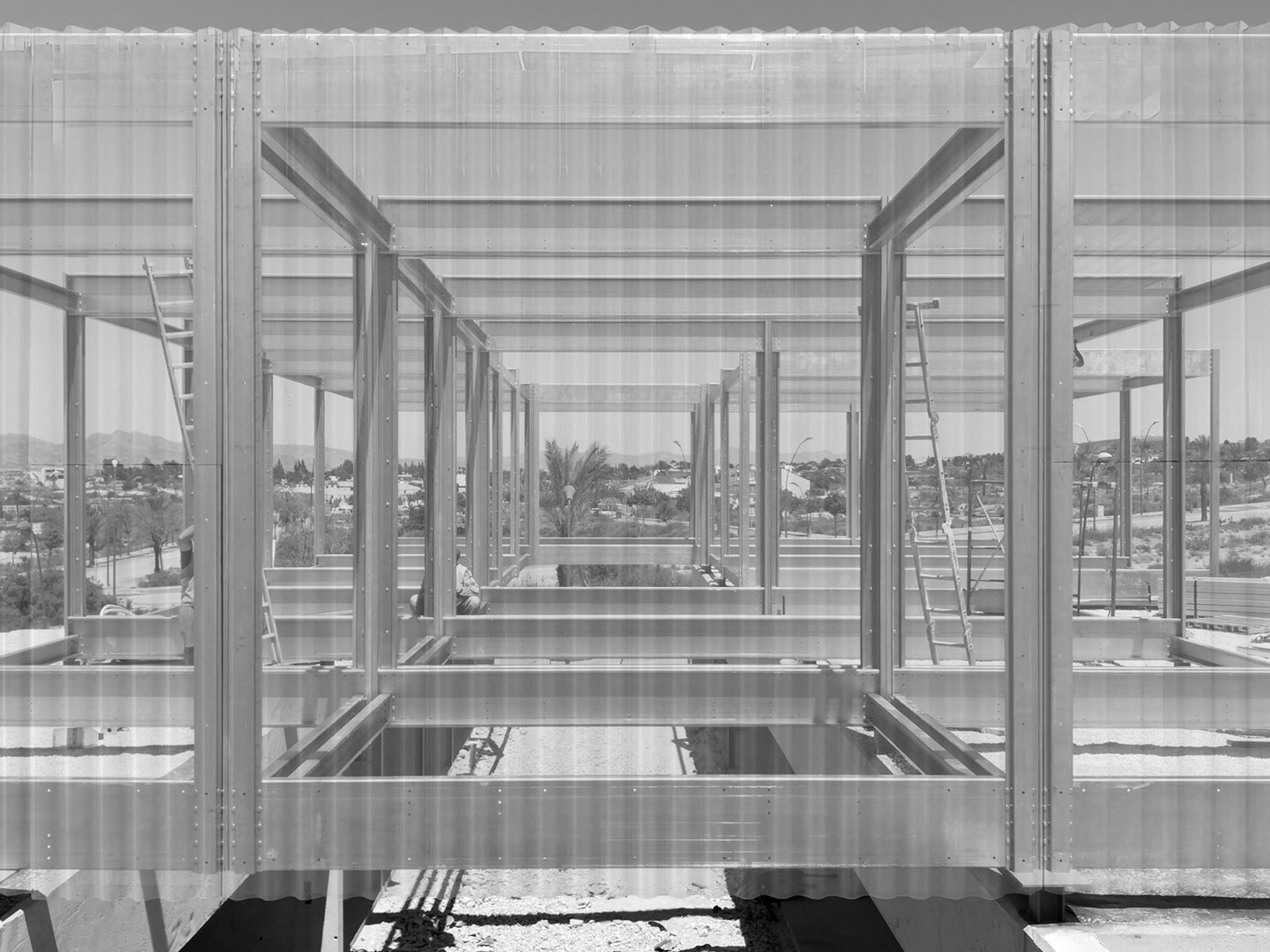 Casa-Estudio modular que ejemplifica la fusión de arquitectura industrializada y autosuficiencia energética en un diseño vanguardista.